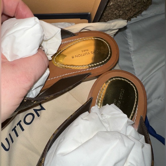 100% Louis Vuitton Thong Sandals✨ - Picture 4 of 13